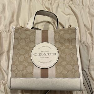 Coach Coach Dempsey Tote 22